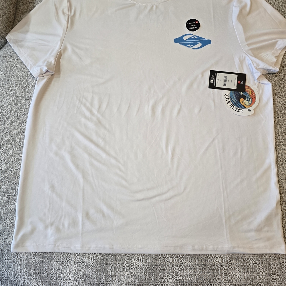 Quiksilver White and Blue Men's Tee